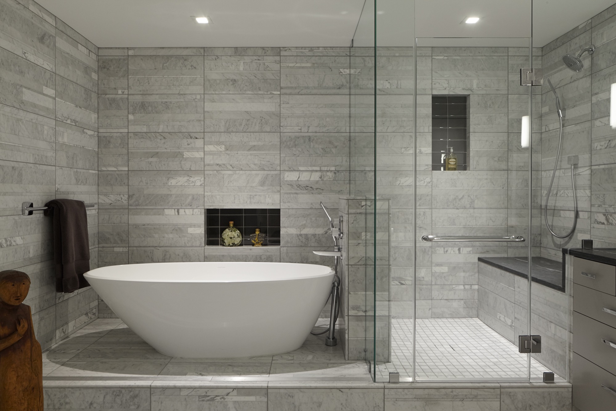 bellet_master_bathroom_02_web.jpg